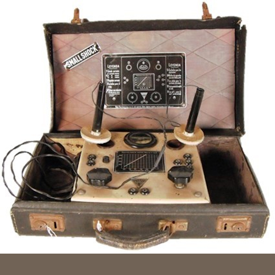 Aparato para la aplicación de terapia electroconvulsiva “Smallshock”, fabricado por la empresa valenciana Millás Mossi (c. 1950), Colección Ciéntífico-Médica de la Universitat de València.