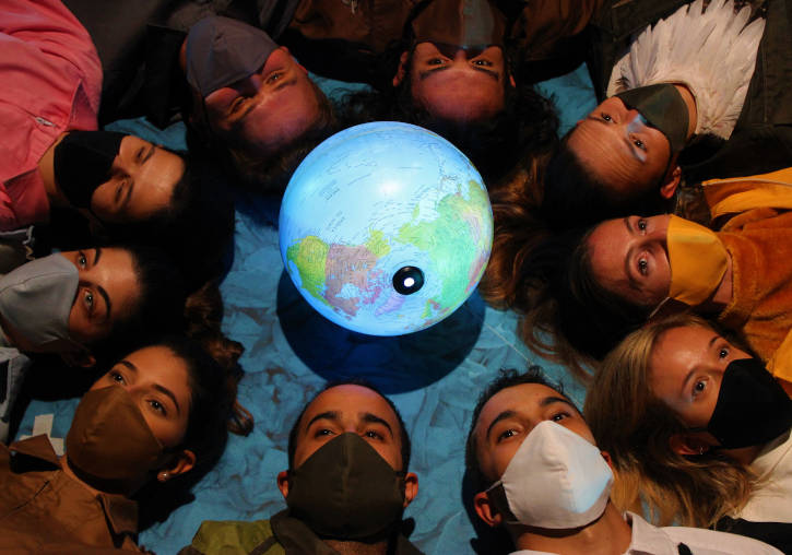'El show del nou món', de Escena Erasmus València.