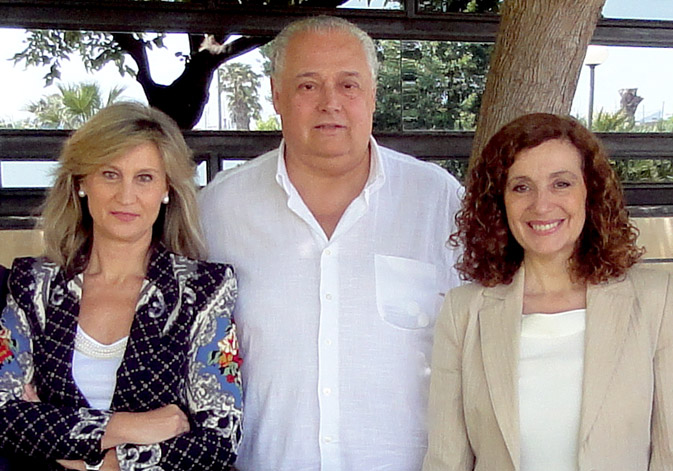 (D’esquerra a dreta). María Dolores Bargues, Santiago Mas-Coma i María Adela Valero.