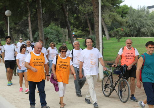 Voluntariado deportivo participa en el 8º Paseo Saludable de la Universitat de València.