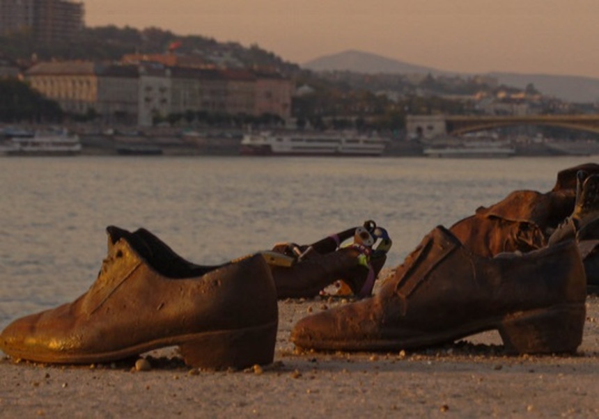 Zapatos frente al mar