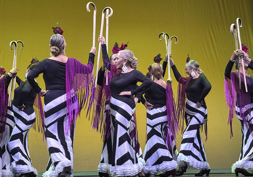 Alumnat de l'Escola de Flamenc i Sevillanes de la UV.