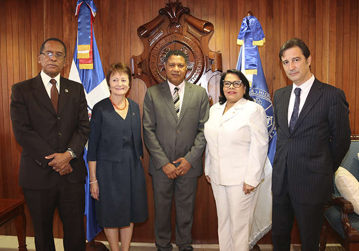 La Universitat de València y la Universidad Autónoma de Santo Domingo fortalecen sus relaciones académicas