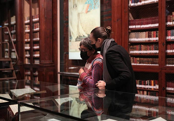 Exposició '100 anys fent llibres'. Sala Duc de Calàbria. Centre Cultural La Nau.