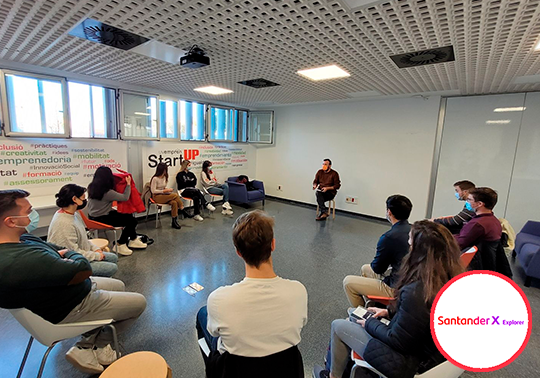 El centro Santander X Explorer de la Universitat de València inicia su fase formativa con una sesión sobre formación de equipos