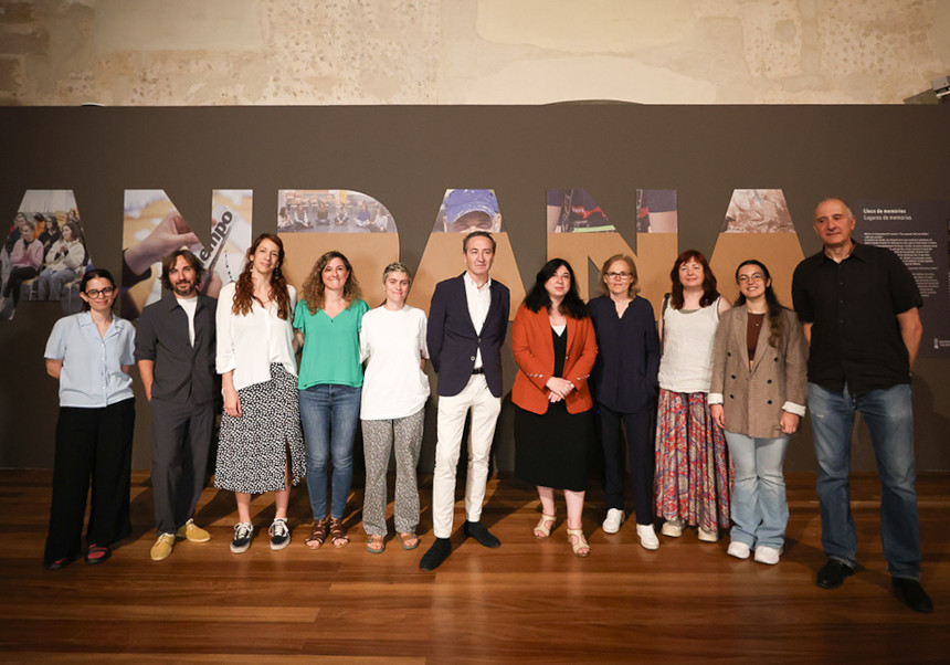 Presentació de l'exposició 'ANDANA. Llocs de memòries' al CCCC amb responsables universitaris. Foto: CCCC.