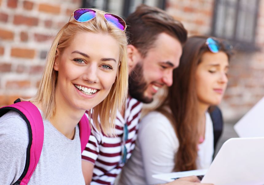 Estudiants en pràctiques en la UV.