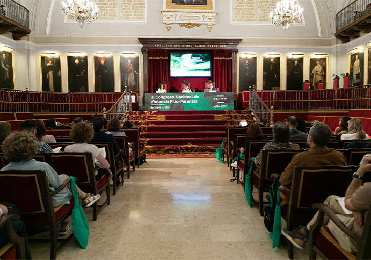 Al voltant de 200 persones participen en València en el III Congrés Nacional de Violència Filie-Parental