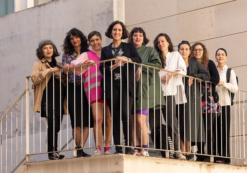 Artistes de la XXVI Mostra art públic / universitat pública, al campus de Blasco Ibáñez, amb la comissària de la Mostra, Alba Braza. / M. Lorenzo