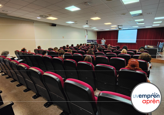 Los proyectos ApS Multidisciplinares del Aula de Emprendimiento en Ciencias de la Salud presentan sus actividades en la Facultad de Farmacia