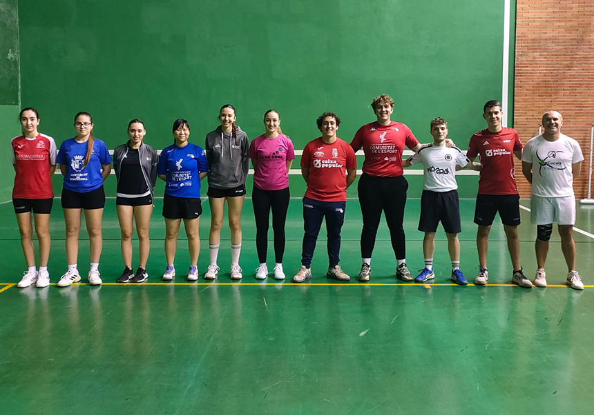 foto d'esportistes de frotnball  de la UV