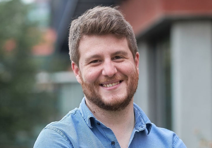 Eduardo Andrés-García from the Institute of Molecular Science (ICMol) of the University of Valencia, author of the Monologue “Hello, I’m Edu and I separate gases”.