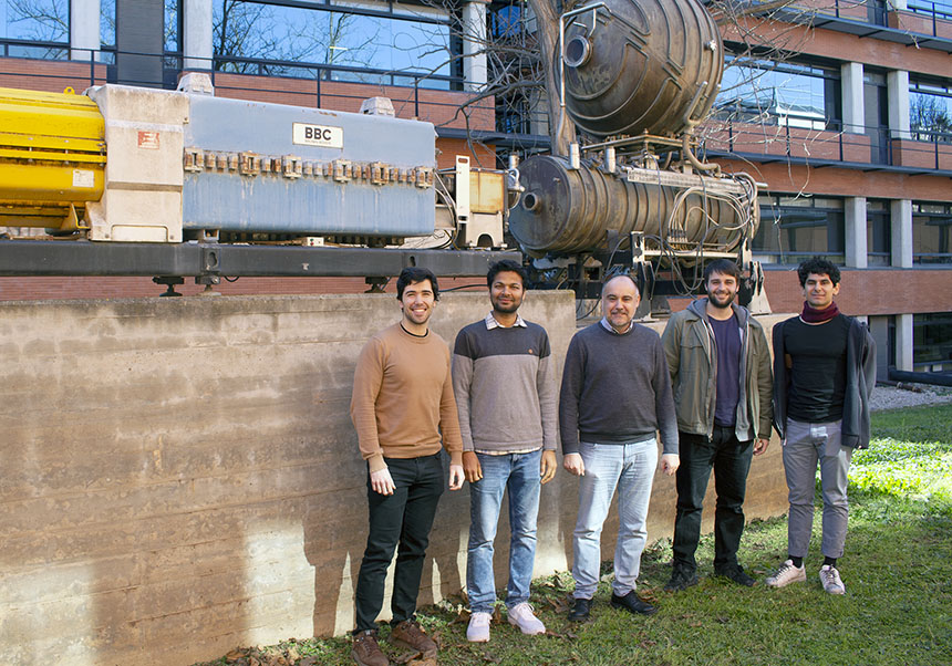 desde la izda., J.J. Martínez de Lejarza, P.K. Dhani, G. Rodrigo, K. Pyretzidis y A.E. Rentería Olivo, miembros del grupo LHCPHENO