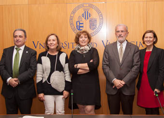 From left to right: Rafael Crespo, Rosa Marín, Clara Martínez, el rector Esteban Morcillo and María José Añón.