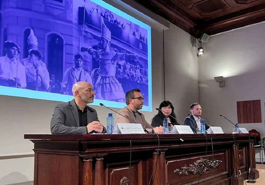 Presentación de la Cátedra. Fotografía publicada en la cuenta de Twitter de Enric Olivares.