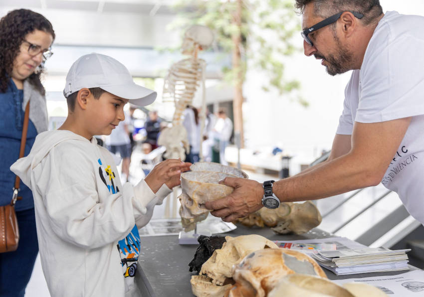event image:Detalle del cartel de Expociencia 2026.