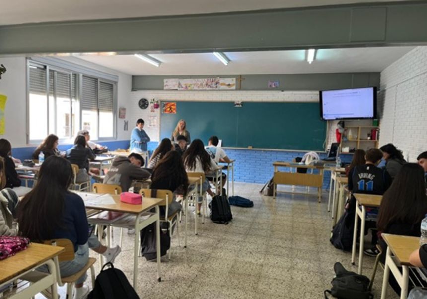 Momento durante la sesión Emprendre per l'Economia Social” celebrada en Burjassot.