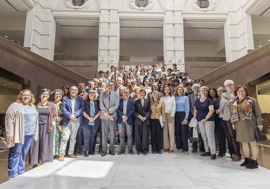 Ganadores y autoridades de la UV