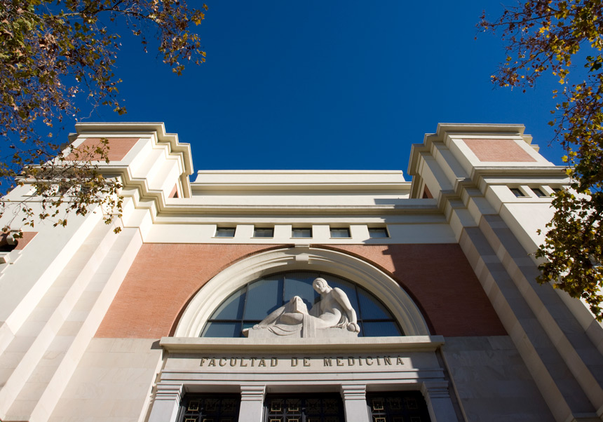 Ejecución de un sistema de sobrepresión en las escaleras protegidas E1 y E2 de la Facultad de Medicina y Odontología del Campus de Blasco Ibáñez.