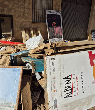 Estado del material y local de Albena Teatre tras la riada