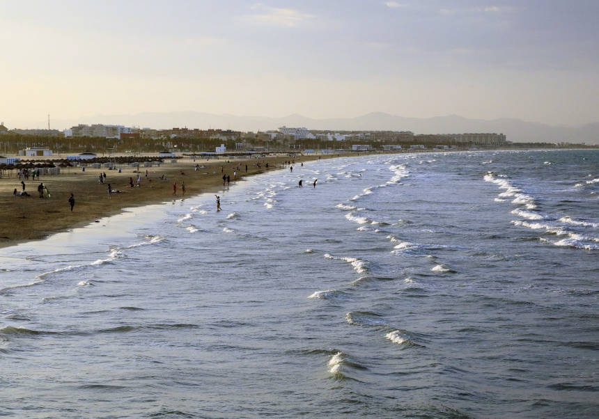 Platja de les Arenes de València.