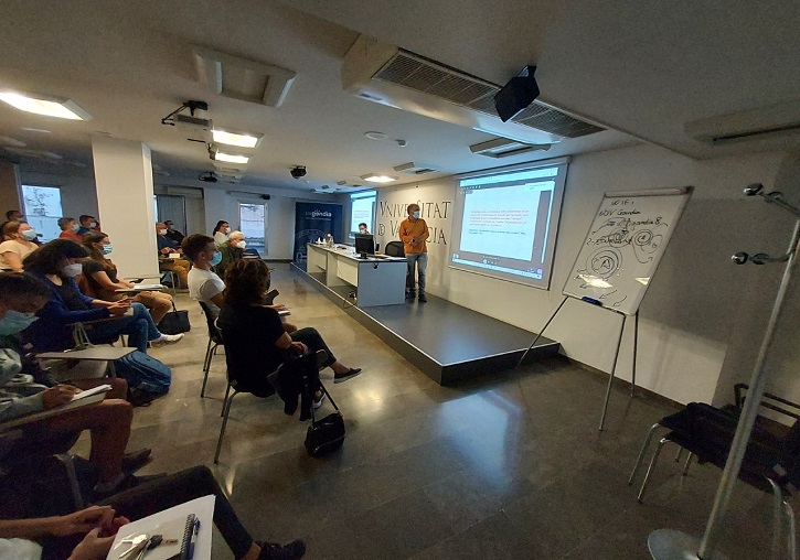 Un momento de la conferencia de Rafael Armengot en Gandia.