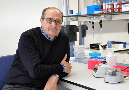 Full university professor of Genetics Andrés Moya