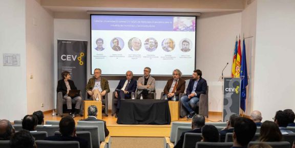 Presentació de la Càtedra UV-VaSiC de Materials Avançats per a la indústria de microxips i semiconductors.
