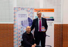 El secretario de COMCEMFE Valencia, Eusebio Martínez, y el gerente de la Fundació General de la Universitat de València, Cristóbal Suria