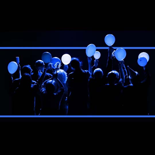 Grup de gent amb globus