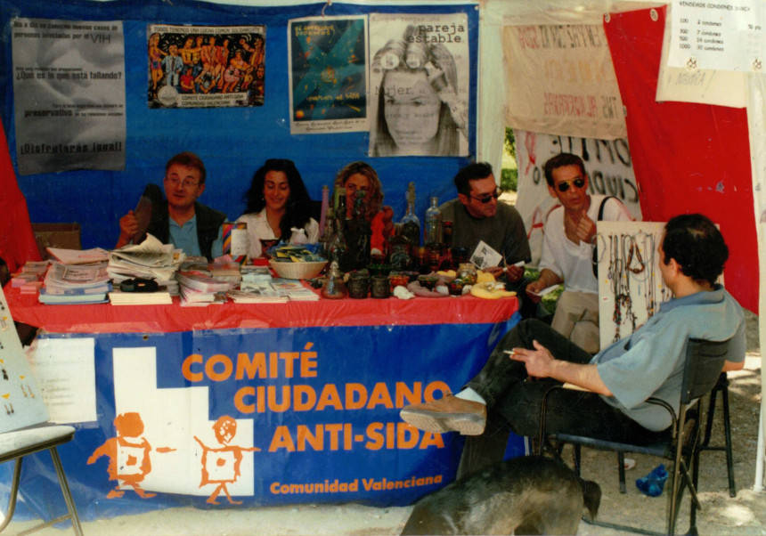 Activitats comunitàries a la Fira Alternativa de València, Comité Antisida de València, 2001.
