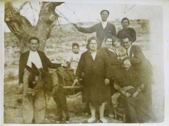 Consuelo M., veïna de Bellreguard, l’abril de 1946. Fotografia presa després de la seua eixida de presó. Arxiu personal d’Ester García.