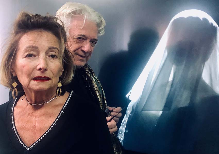 Una dona, un home i un fantasma