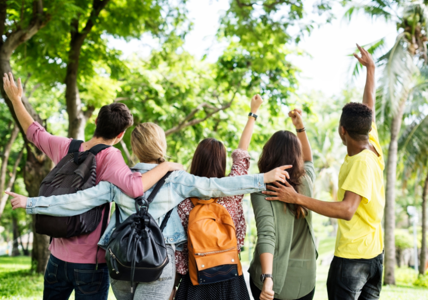 Imagen del evento:Jóvenes en un parque