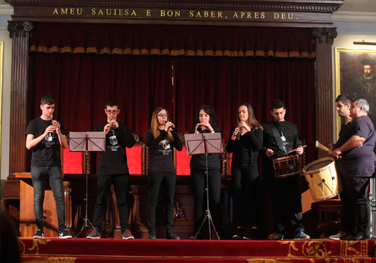 Dolçaines, tabalets i percussió en ‘Serenates’