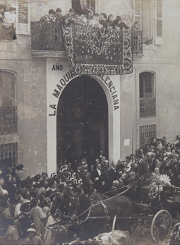 Desfile davant de l'archiu
