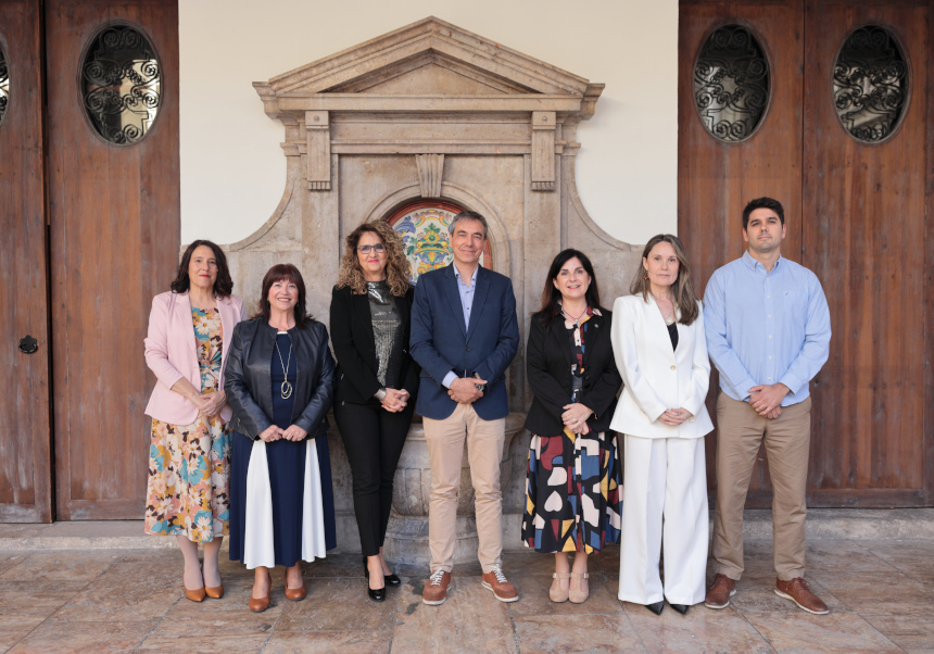 Persones guardones i vicerector/vicerectores de les universitats públiques convocants.