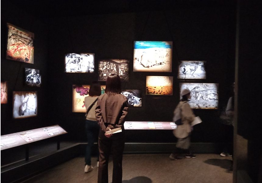 Persones en una exposició
