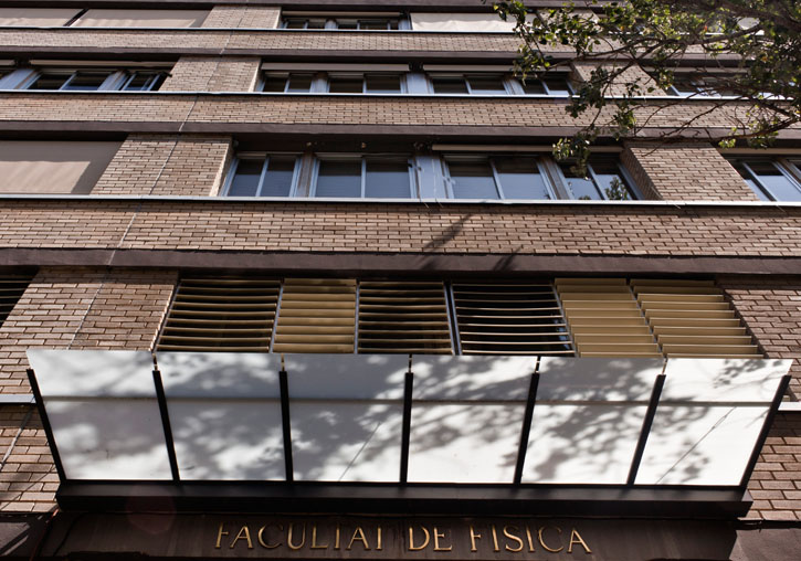Faculty of Physics of the University of Valencia.