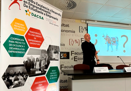 Raúl Grimalt de Ale-Hop durante su charla.