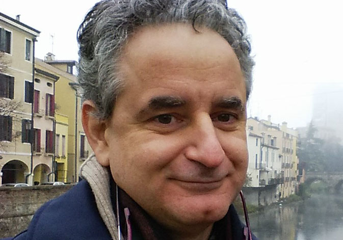 Andrea Bombi, professor titular i investigador del Departament de Filologia Francesa i Italiana de la Universitat de València.