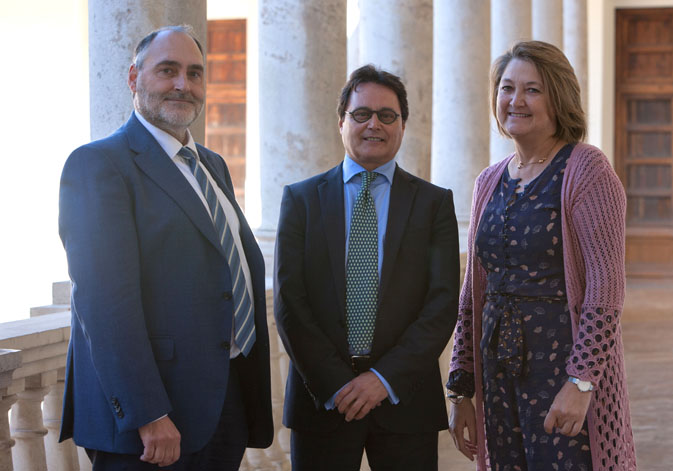 (D’esquerra a dreta). El vicerector d’Investigació de la Universitat de València, Carlos Hermenegildo; Jordi Garcés, director de Polibenestar; i la vicerectora d’Innovació i Transferència, Mª Dolores Real Garcia.