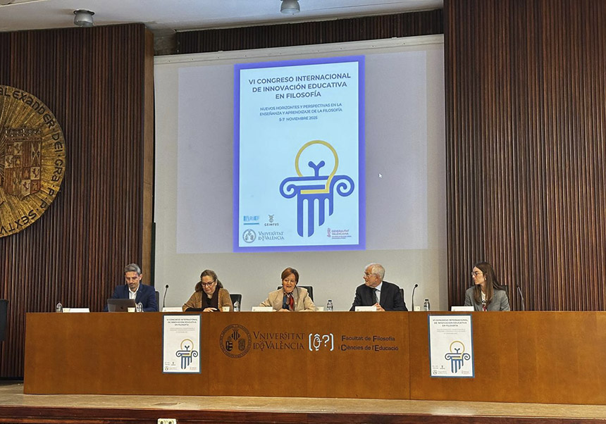 mesa durante la inauguración