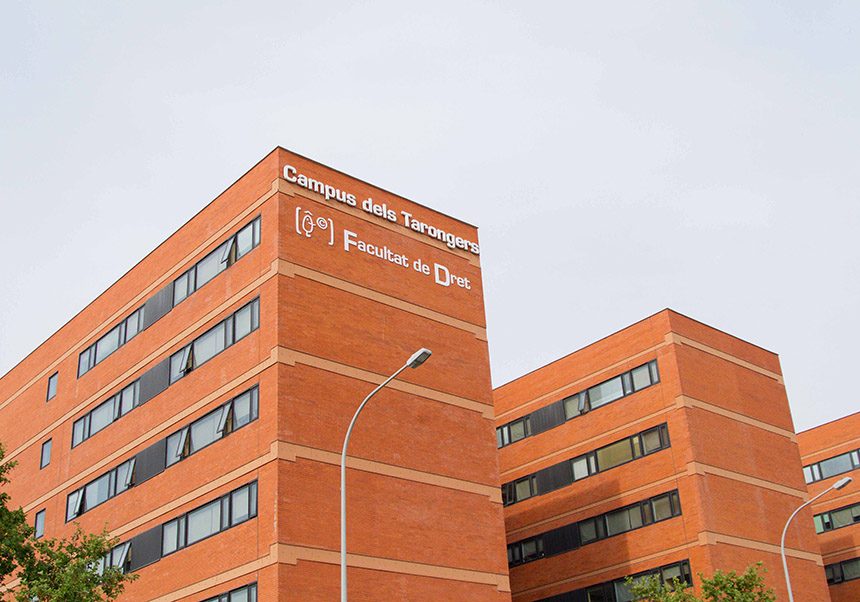 Façana de la Facultat de Dret de la UV