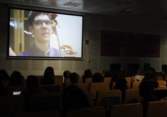 Visionado del documental 'Quiero ser cebra' de la Asociación Música para el Autismo.