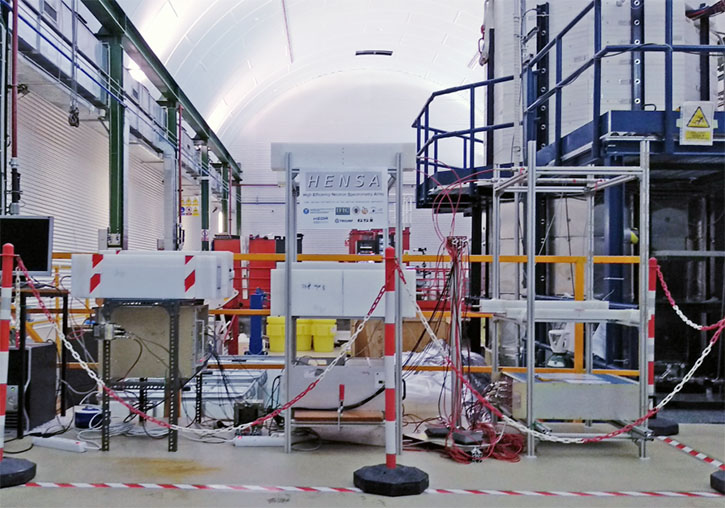 The HENSA spectrometer measuring in room A of the Canfranc Underground Laboratory