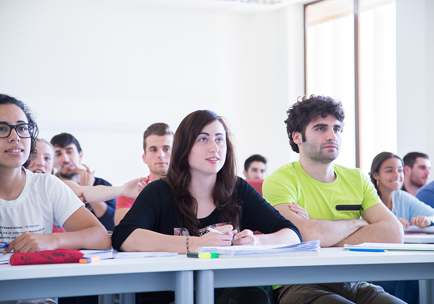 alumnado en clase