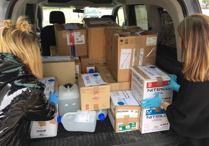 Loading the van with the I2SysBio medical material