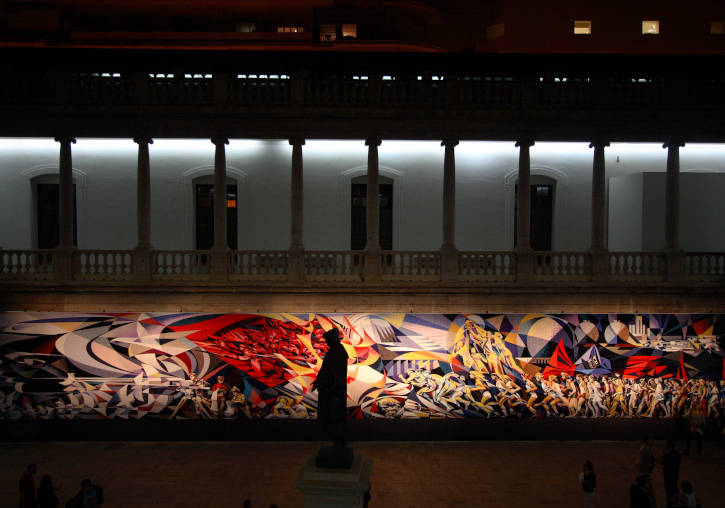 Mural de Josep Renau expuesto en el claustro de La Nau.