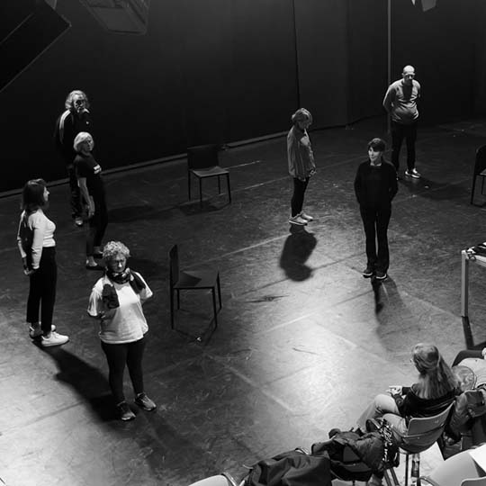 Grup de persones en un escenari